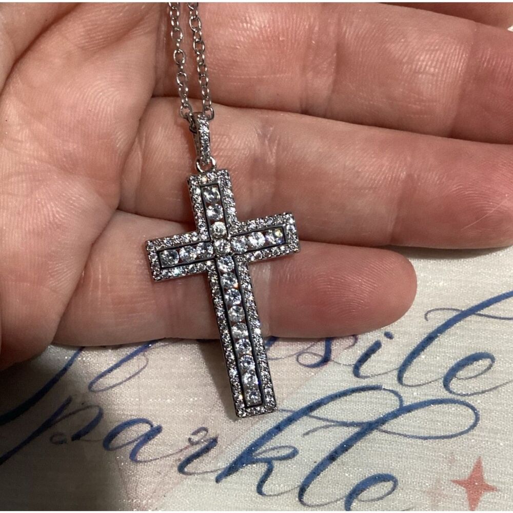 ✝️ Beautiful Sparkling Zircon Cross Pendant Necklace - Picture 9 of 16